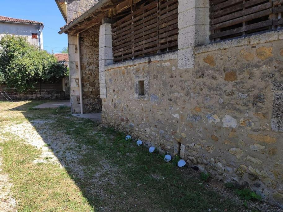 Maison De Campagne, Bulle De Verdure Montbron Εξωτερικό φωτογραφία