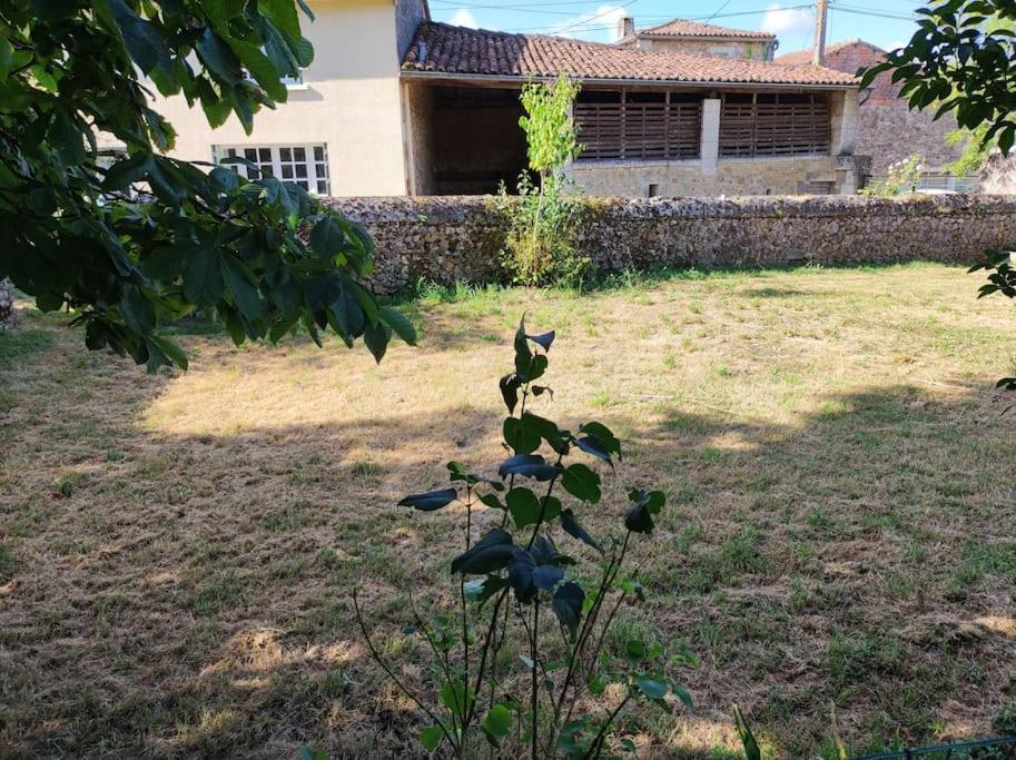 Maison De Campagne, Bulle De Verdure Montbron Εξωτερικό φωτογραφία