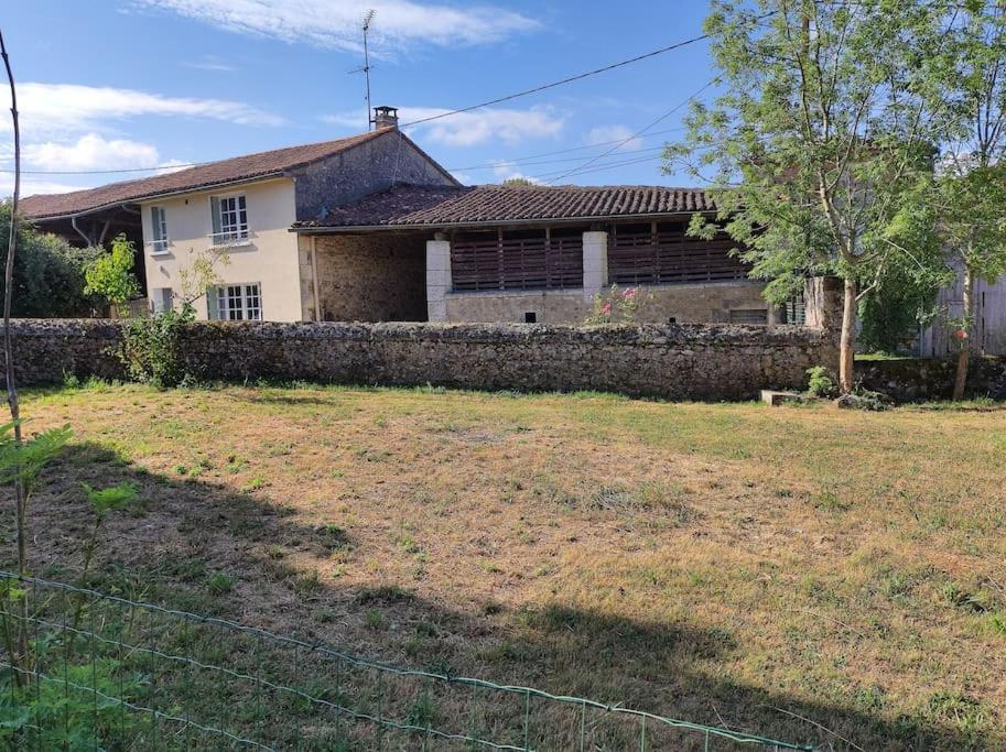 Maison De Campagne, Bulle De Verdure Montbron Εξωτερικό φωτογραφία