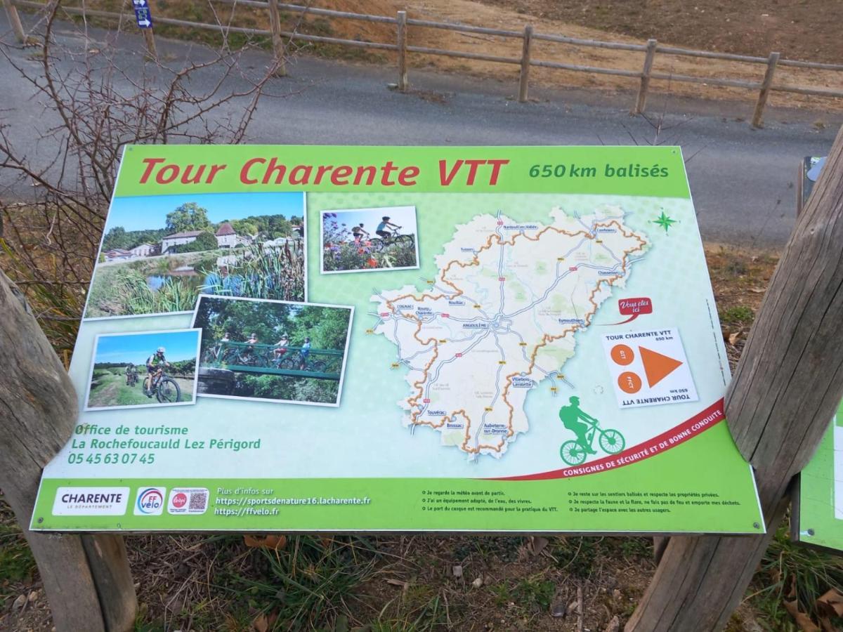 Maison De Campagne, Bulle De Verdure Montbron Εξωτερικό φωτογραφία
