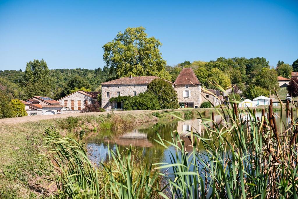Maison De Campagne, Bulle De Verdure Montbron Εξωτερικό φωτογραφία
